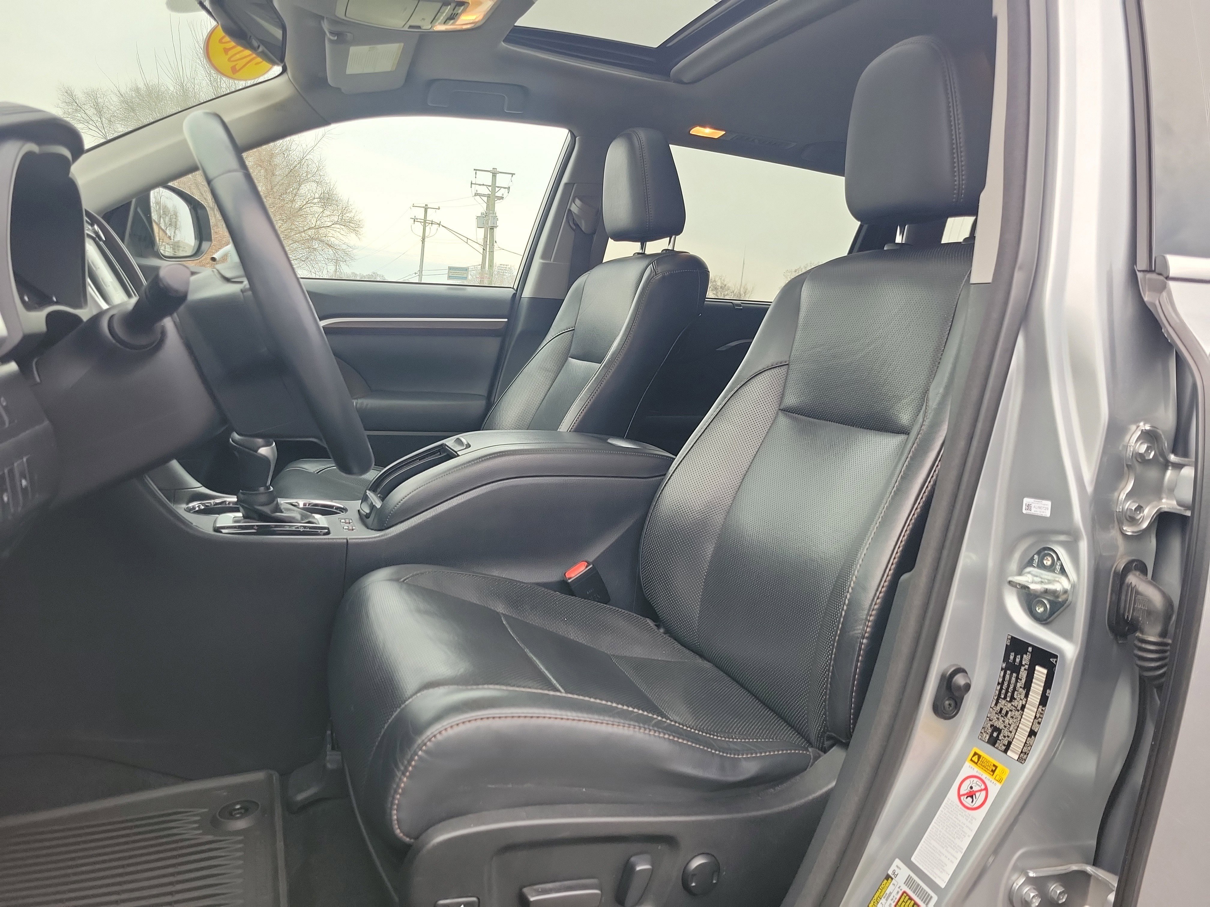 Used 2016 Toyota Highlander Limited image 21