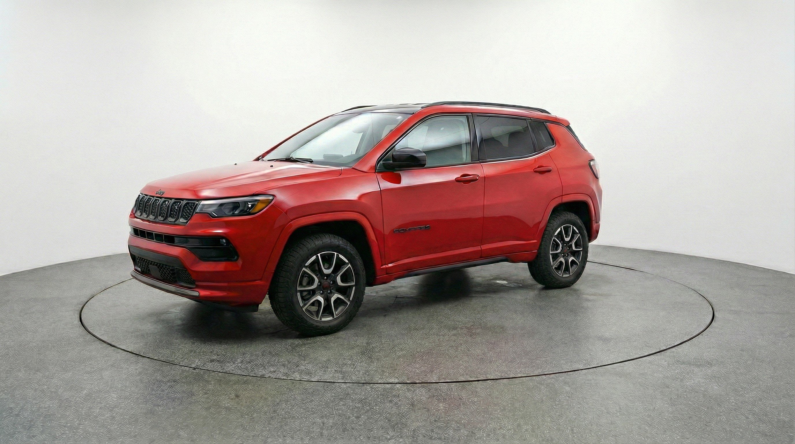 Used 2025 Jeep Compass Trailhawk image 3