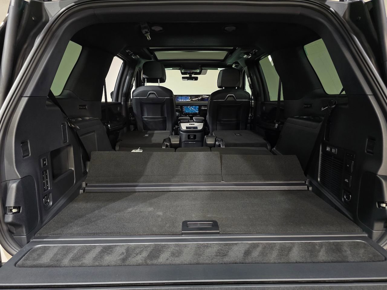 New 2025 Lincoln Navigator Reserve w/ Jet Appearance Package image 48