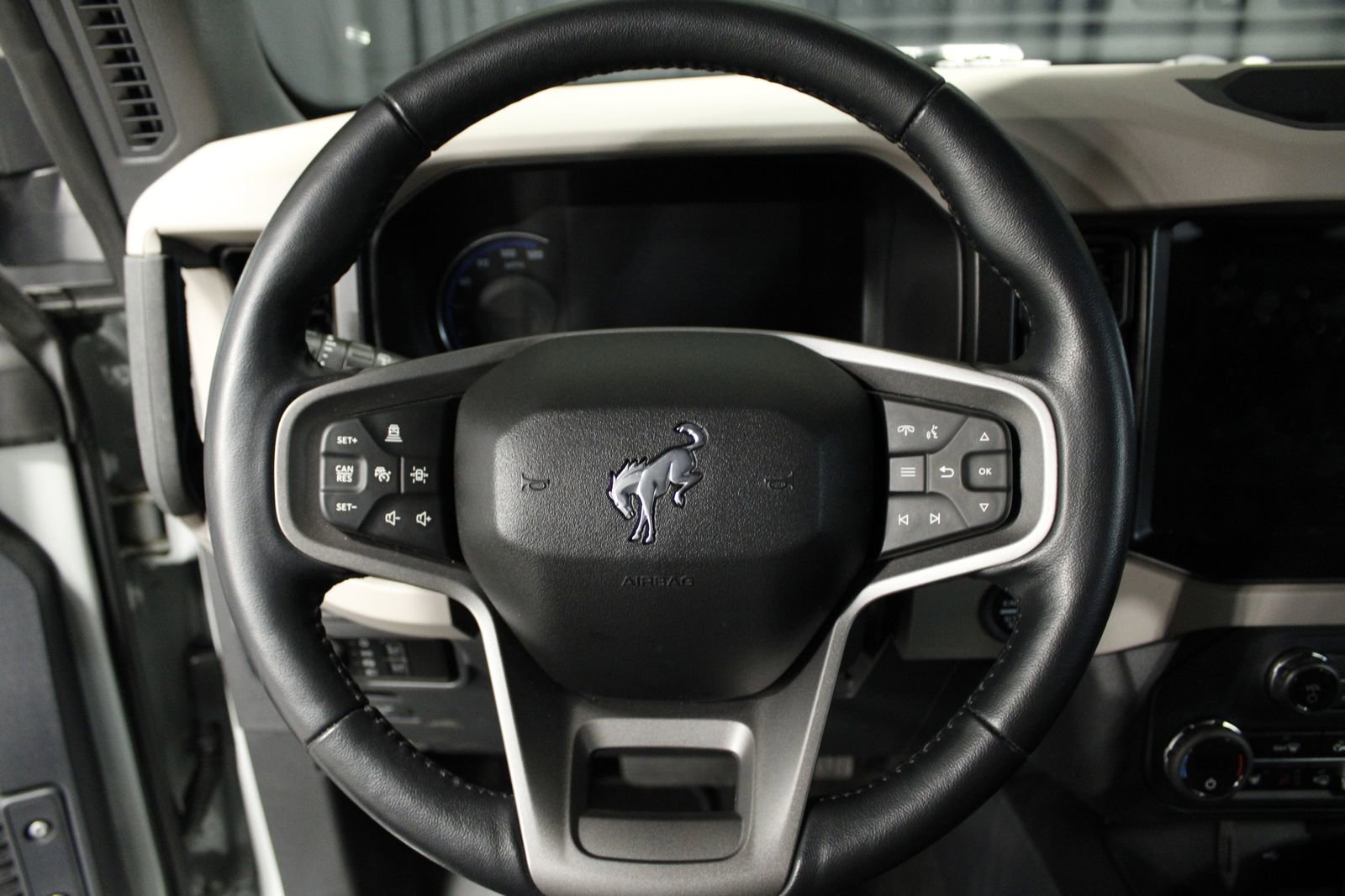 Used 2023 Ford Bronco Wildtrak image 35