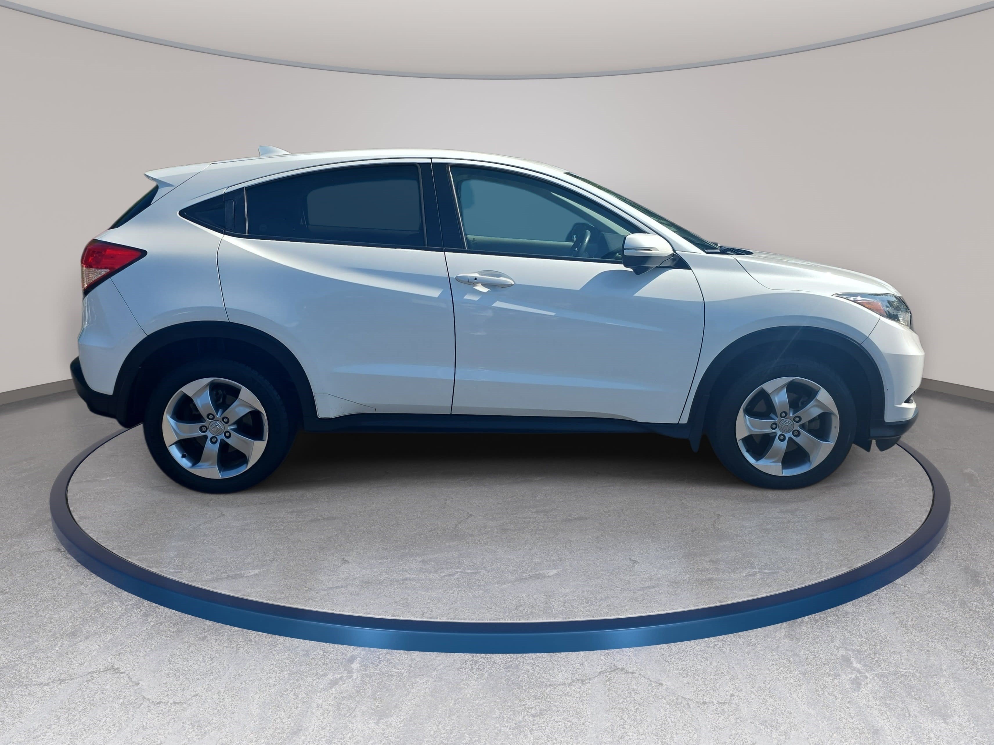Used 2017 Honda HR-V EX image 4