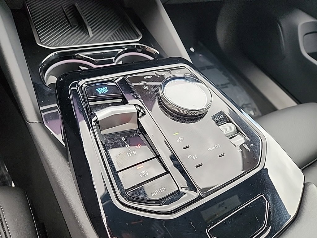 Used 2025 BMW i5 eDrive40i image 32