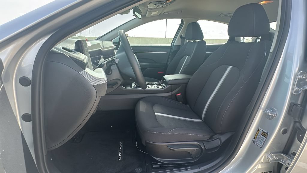 Used 2026 Hyundai Sonata SE FWD image 4