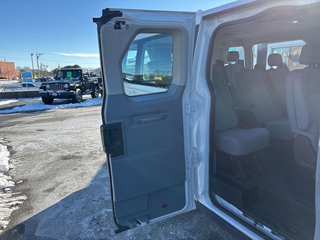 Used 2017 Ford Transit 350 XLT image 29