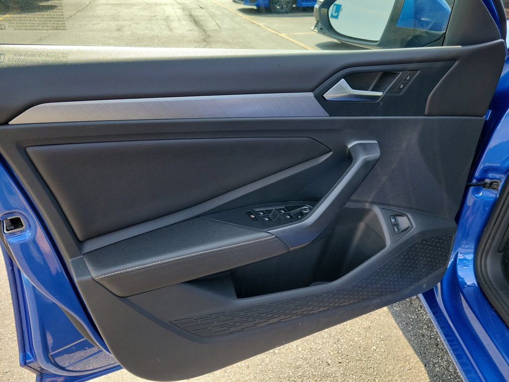 Used 2024 Volkswagen Jetta SE FWD image 23