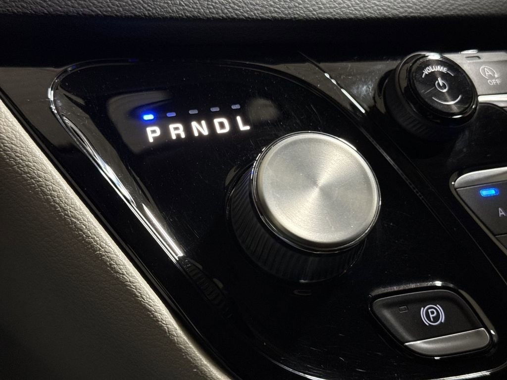 Used 2022 Chrysler Voyager LX image 17