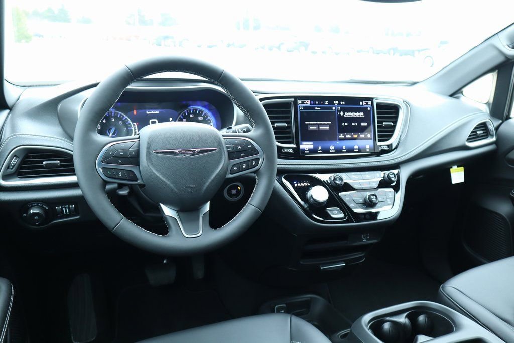 New 2026 Chrysler Pacifica Select FWD image 2