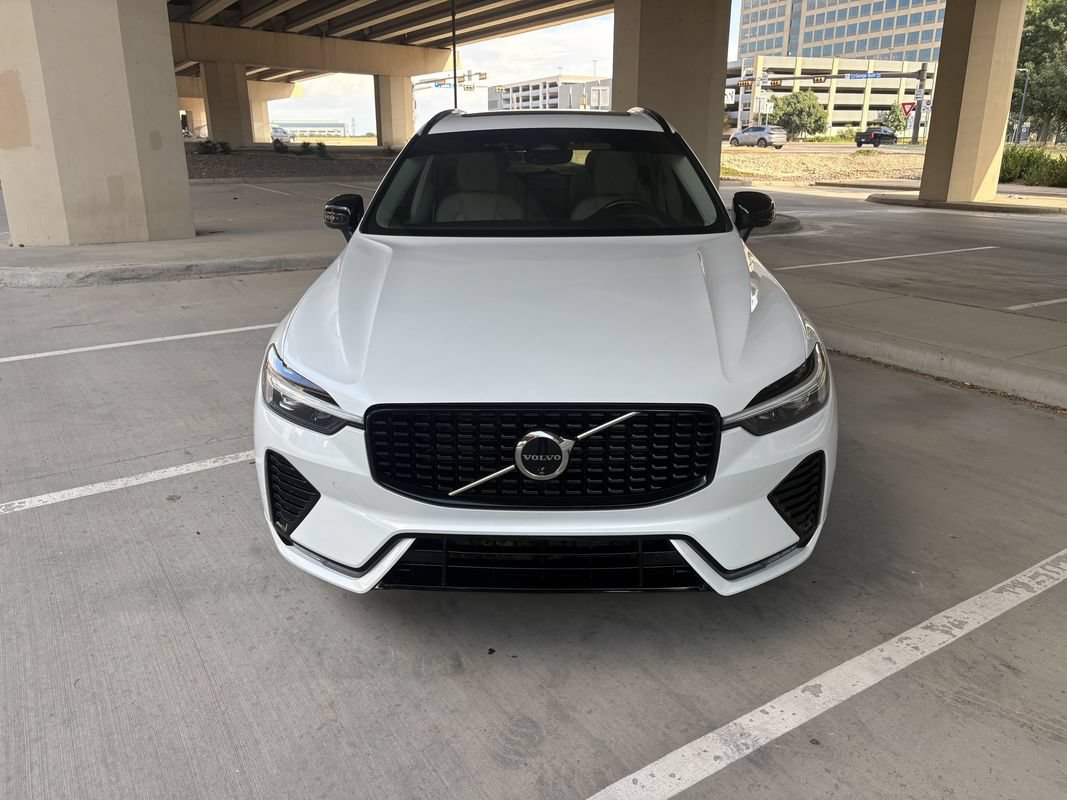 Used 2024 Volvo XC60 B5 Plus AWD/4WD image 3