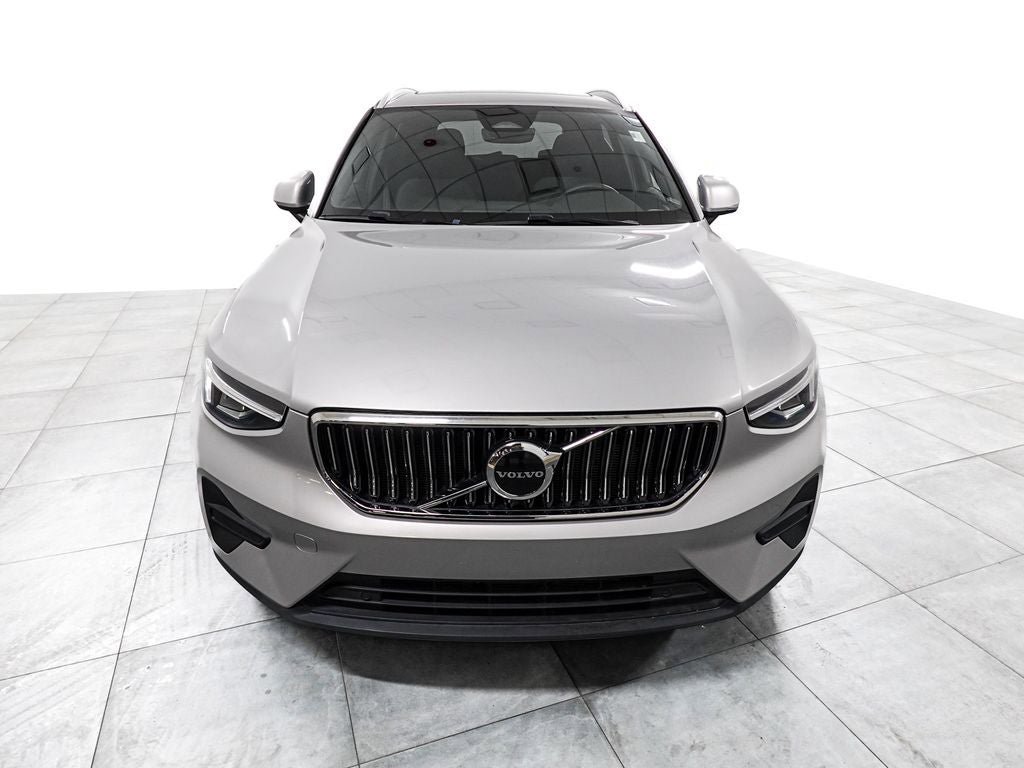 Used 2025 Volvo XC40 B5 Core AWD/4WD image 3