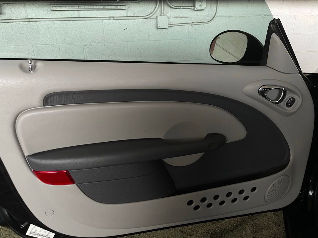 Used 2007 Chrysler PT Cruiser Convertible w/ Spring Special Group image 27