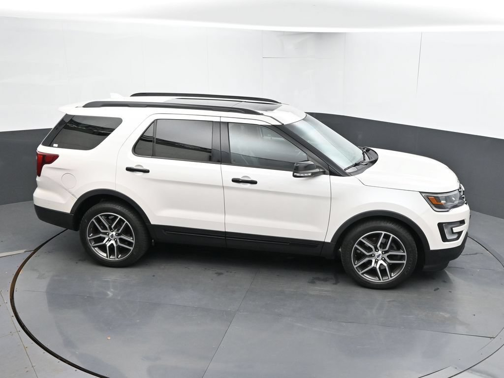 Used 2017 Ford Explorer Sport w/ Equipment Group 401A AWD/4WD image 33