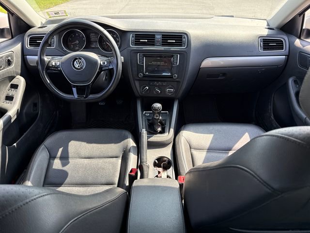 Used 2017 Volkswagen Jetta SE image 18