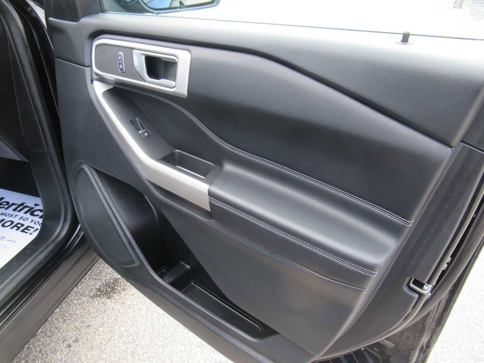 Used 2022 Ford Explorer XLT w/ Equipment Group 202A image 23