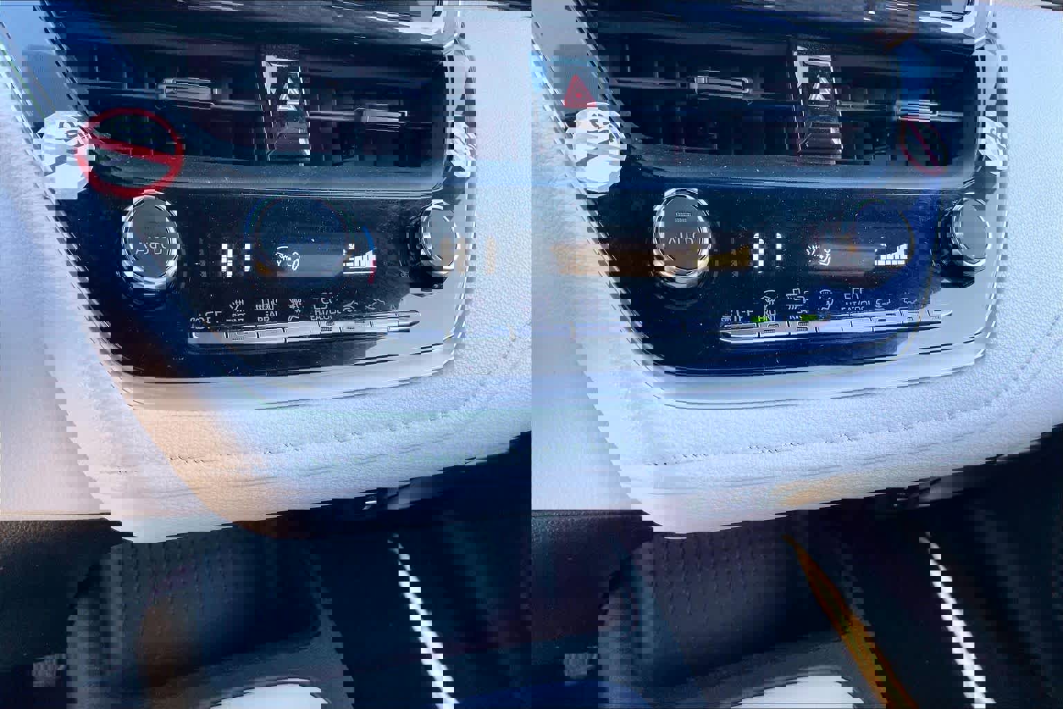 Used 2023 Toyota Corolla SE image 31