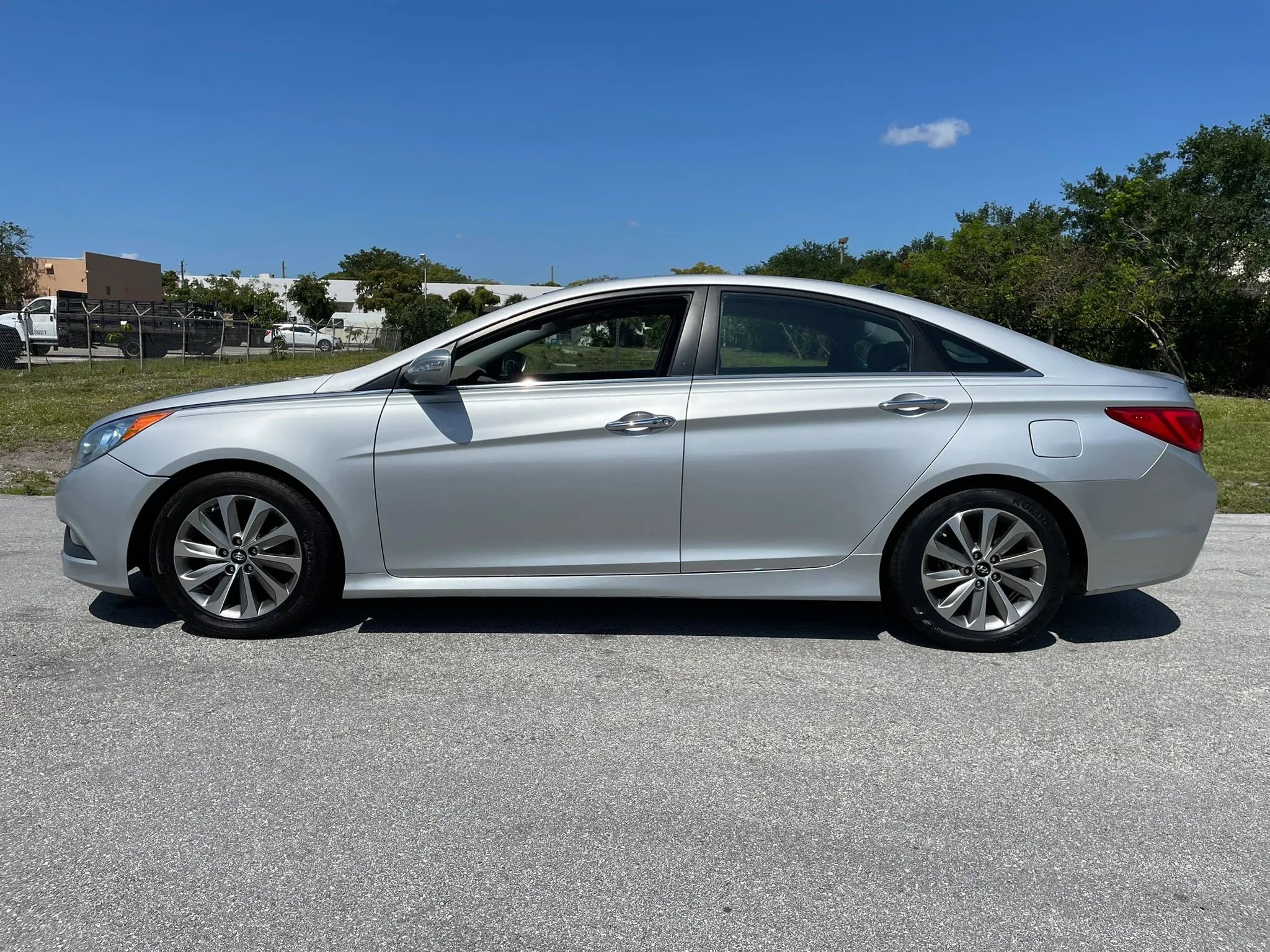 Used 2014 Hyundai Sonata Limited w/ Technology Package 05 FWD image 7