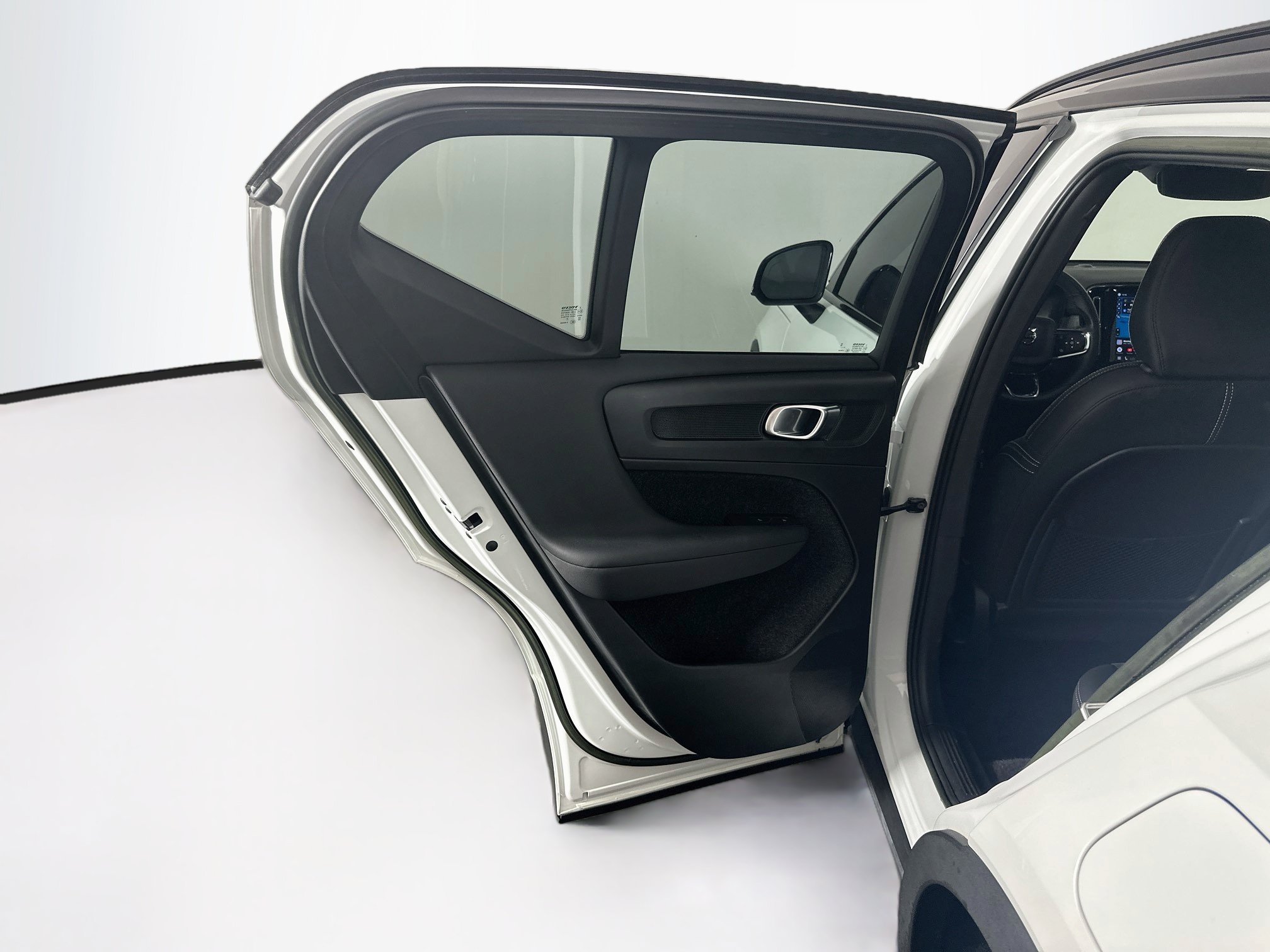 Used 2023 Volvo XC40 Recharge Plus AWD/4WD image 26