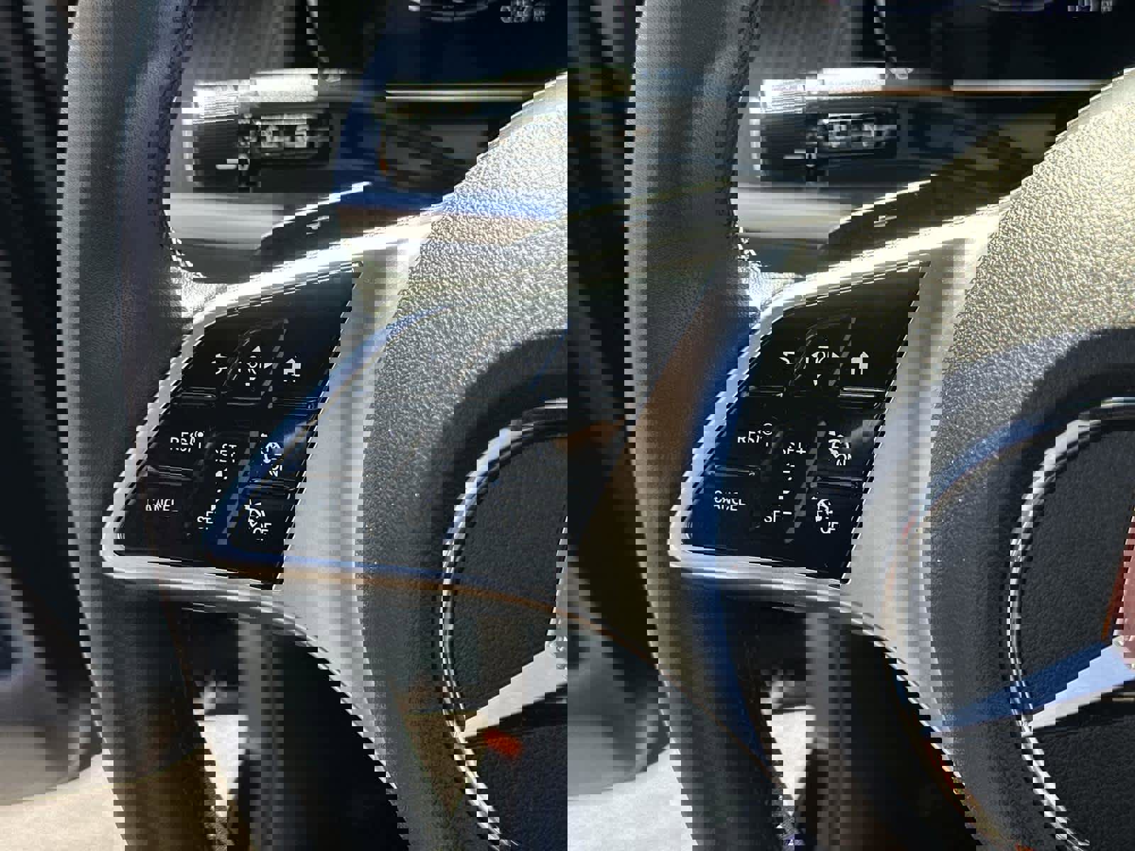 Used 2025 Mercedes-Benz GLC 300 image 22