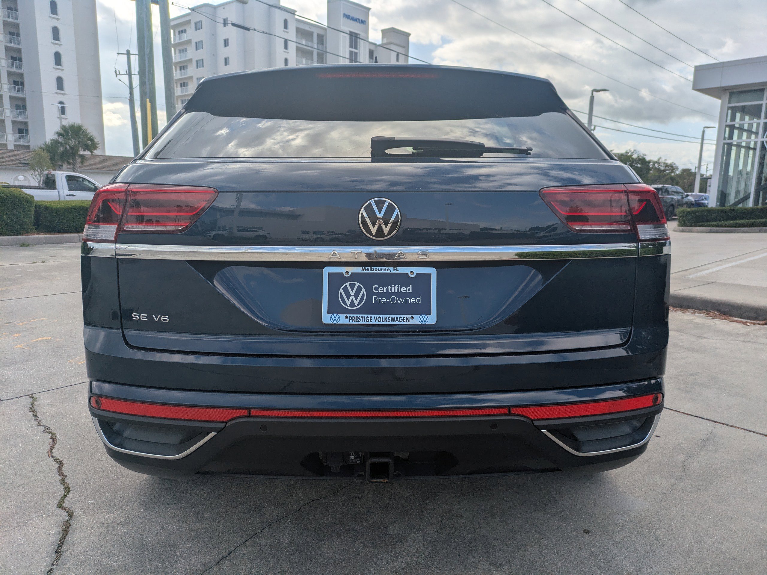Used 2023 Volkswagen Atlas Cross Sport SE FWD image 5