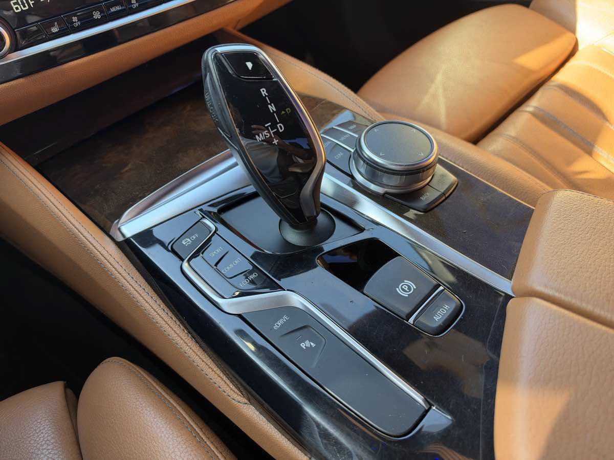 Used 2018 BMW 530e RWD image 23