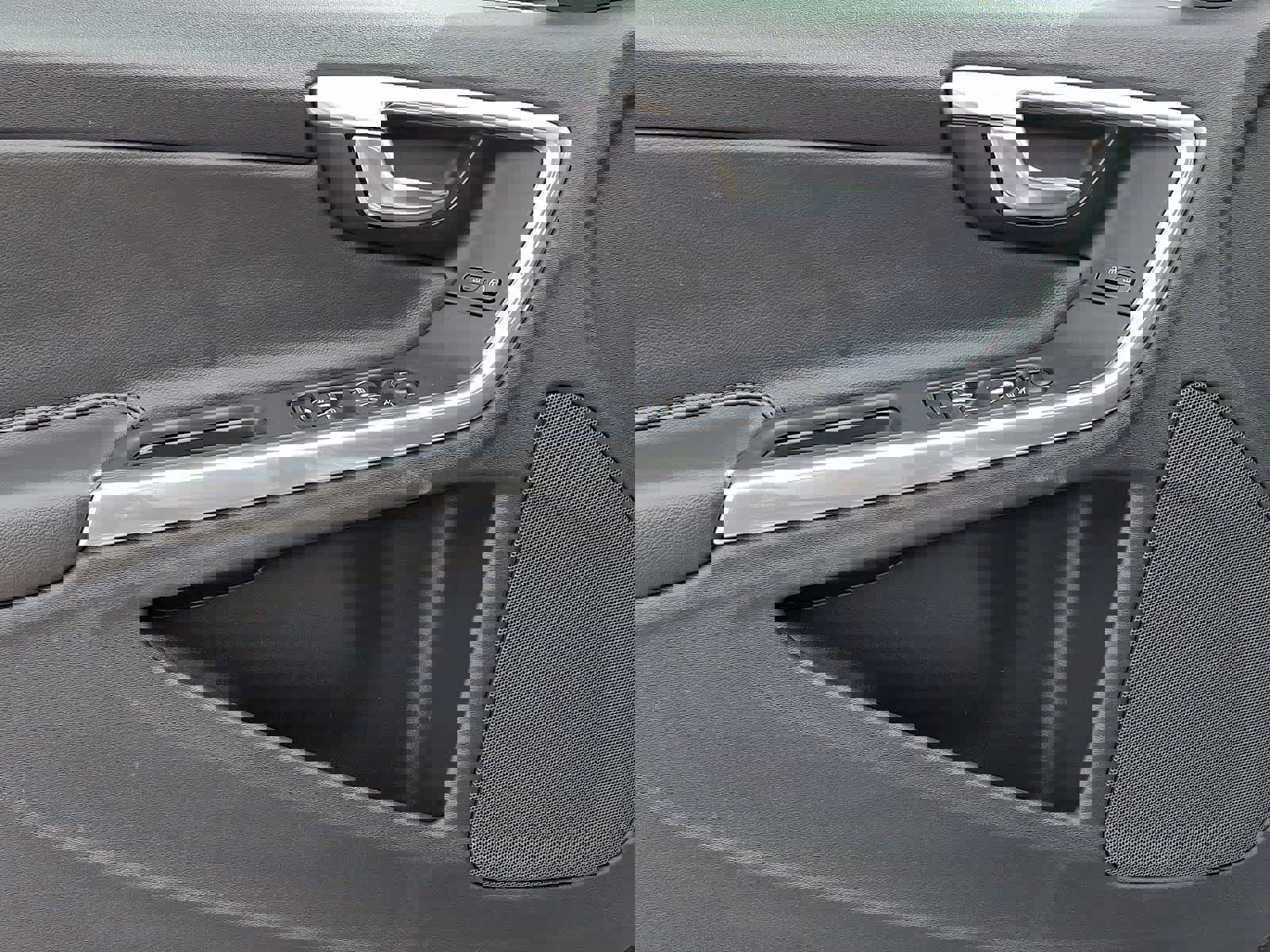 Used 2018 Volvo S60 T5 Inscription image 13