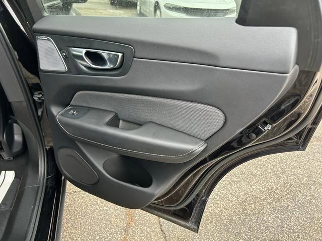 Used 2022 Volvo XC60 T8 R-Design w/ Advanced Package image 27