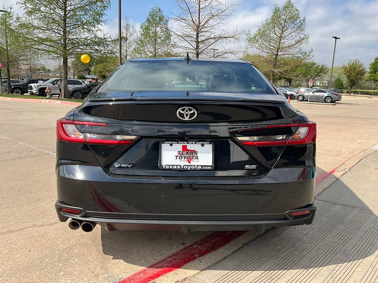 Used 2025 Toyota Camry SE image 7