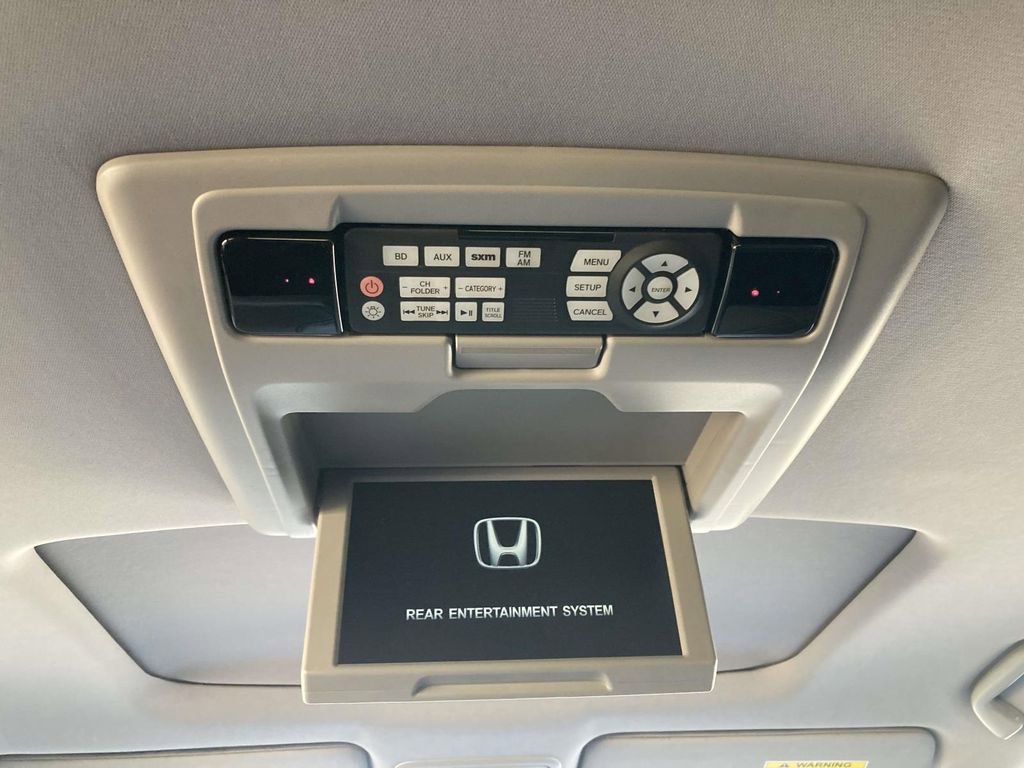 Used 2018 Honda Pilot Touring image 12
