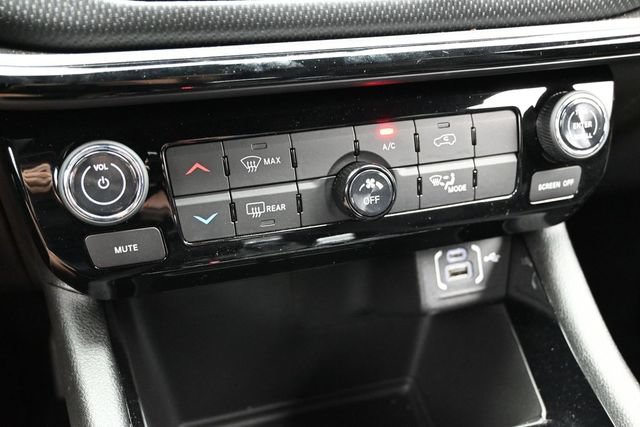 Used 2026 Jeep Compass Latitude AWD/4WD image 44