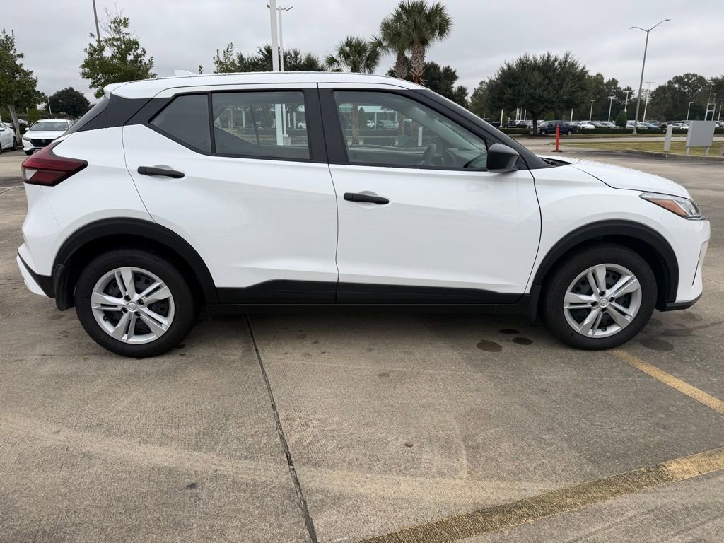 Used 2025 Nissan Kicks Play S image 3