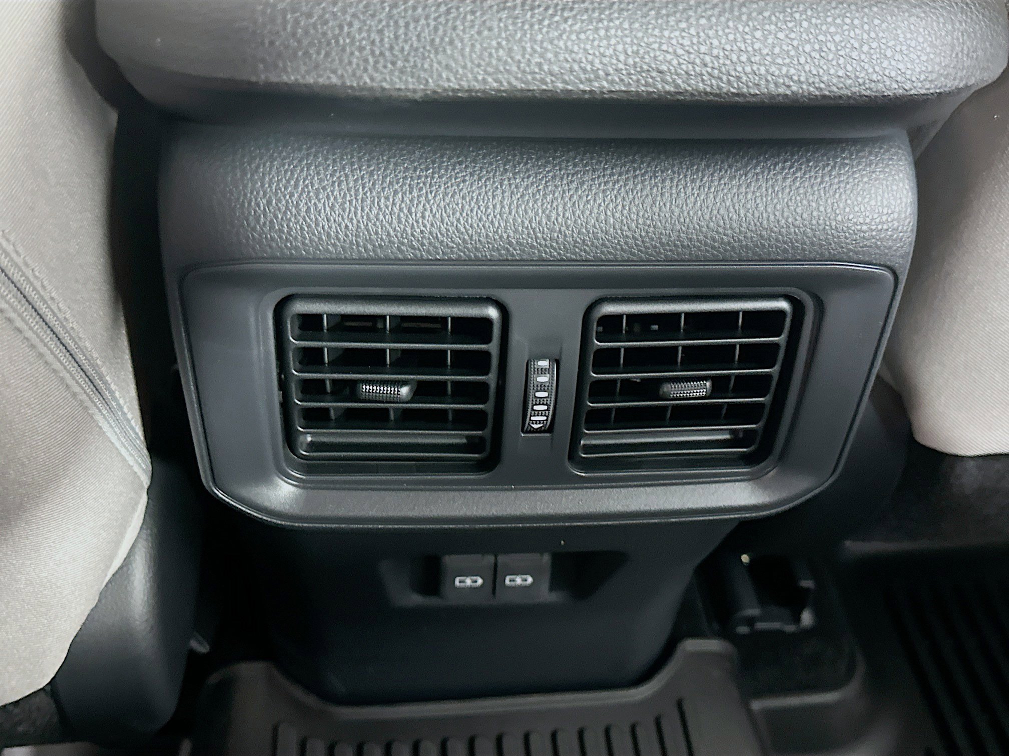 Used 2025 Toyota RAV4 XLE w/ Convenience Package image 28