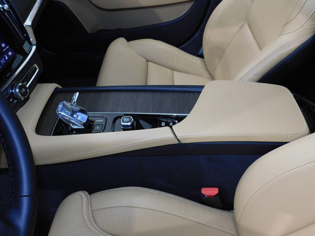 Used 2026 Volvo V90 B6 Cross Country Ultra image 35