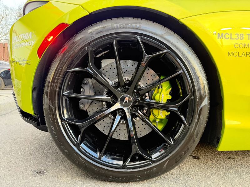 Used 2023 McLaren Artura image 27