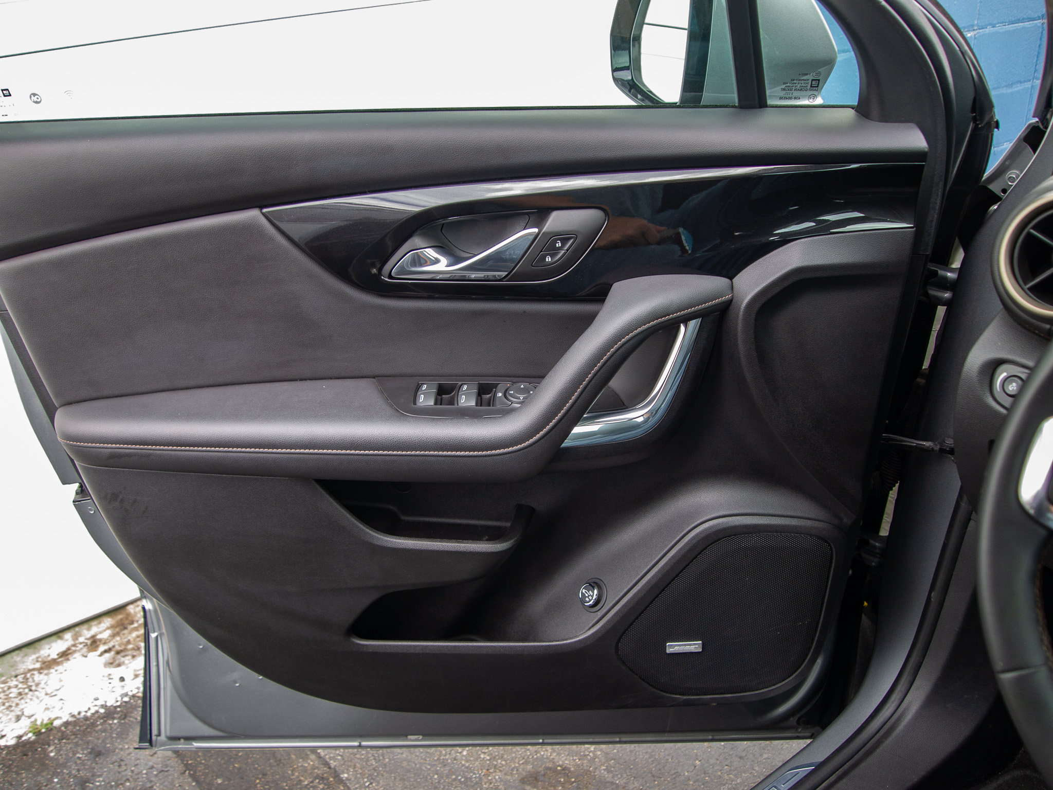 Used 2023 Chevrolet Blazer Premier FWD image 11
