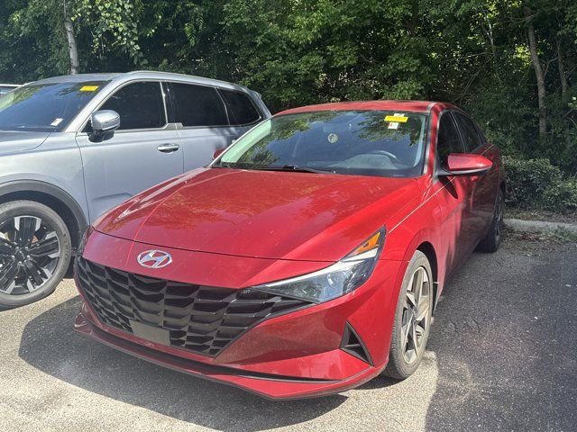 Used 2023 Hyundai Elantra SEL w/ Convenience Package FWD image 3