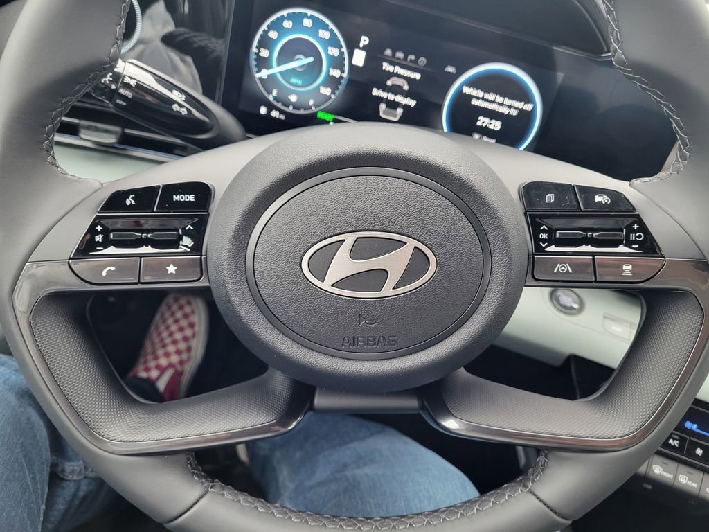 New 2025 Hyundai Elantra Limited image 18