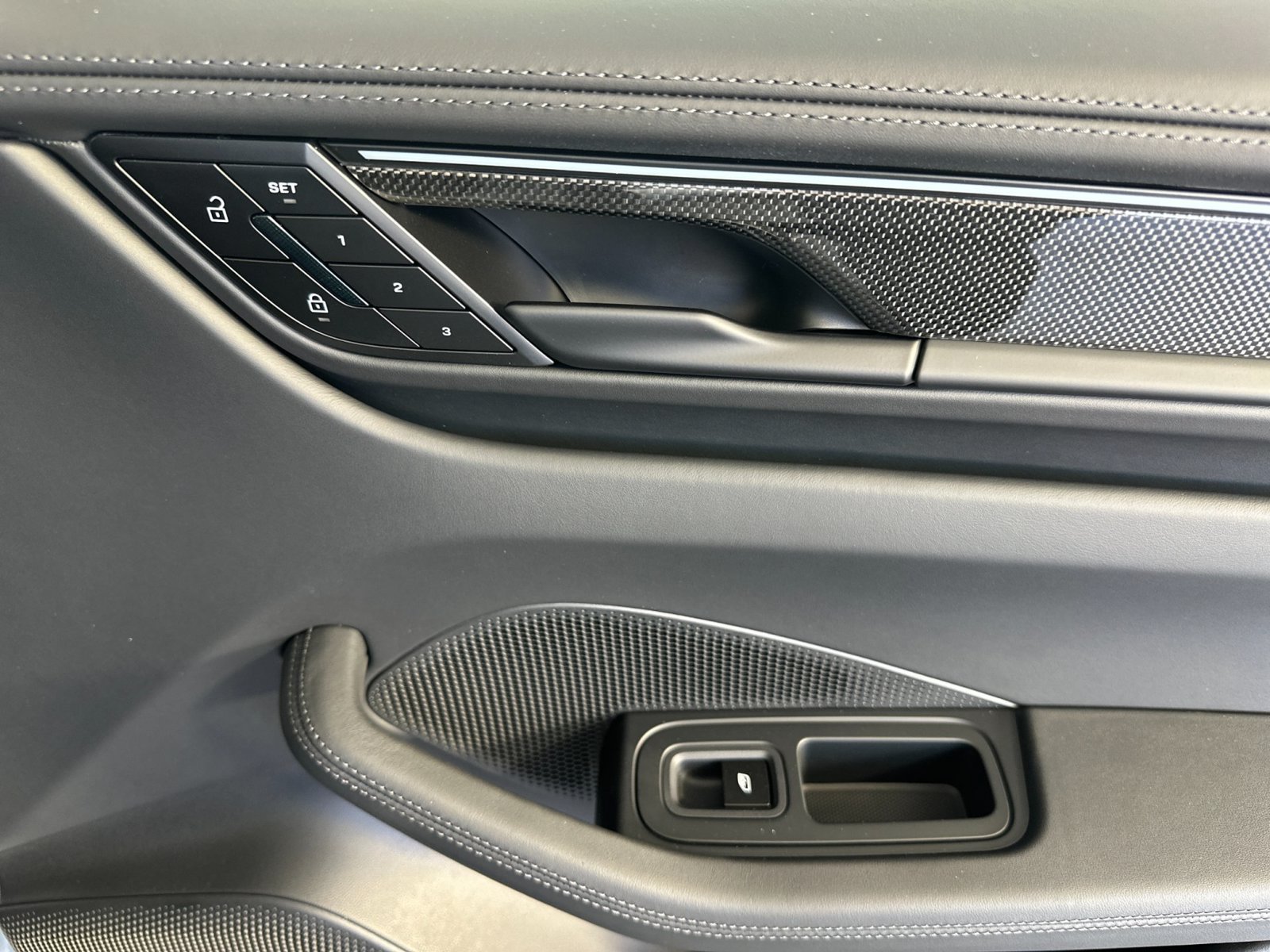 New 2026 Porsche Macan Turbo Electric AWD/4WD image 20