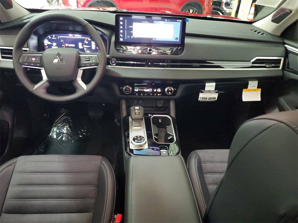 New 2025 Mitsubishi Outlander SE image 17