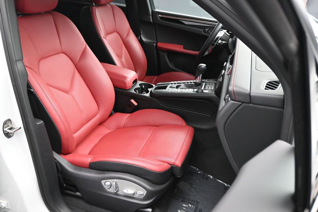 Used 2020 Porsche Macan AWD/4WD image 10