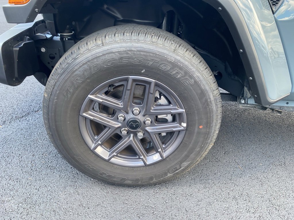 New 2025 Jeep Gladiator Sport image 9