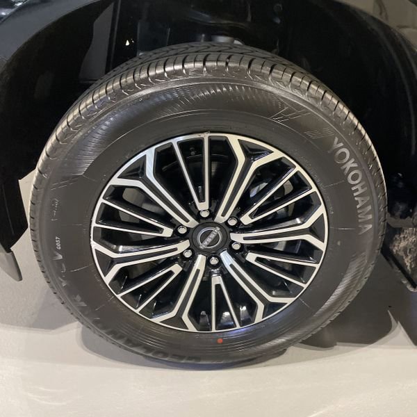 Used 2025 Nissan Armada Platinum image 23