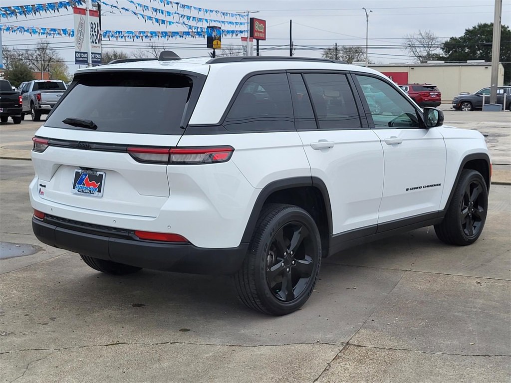 Used 2023 Jeep Grand Cherokee Altitude image 7