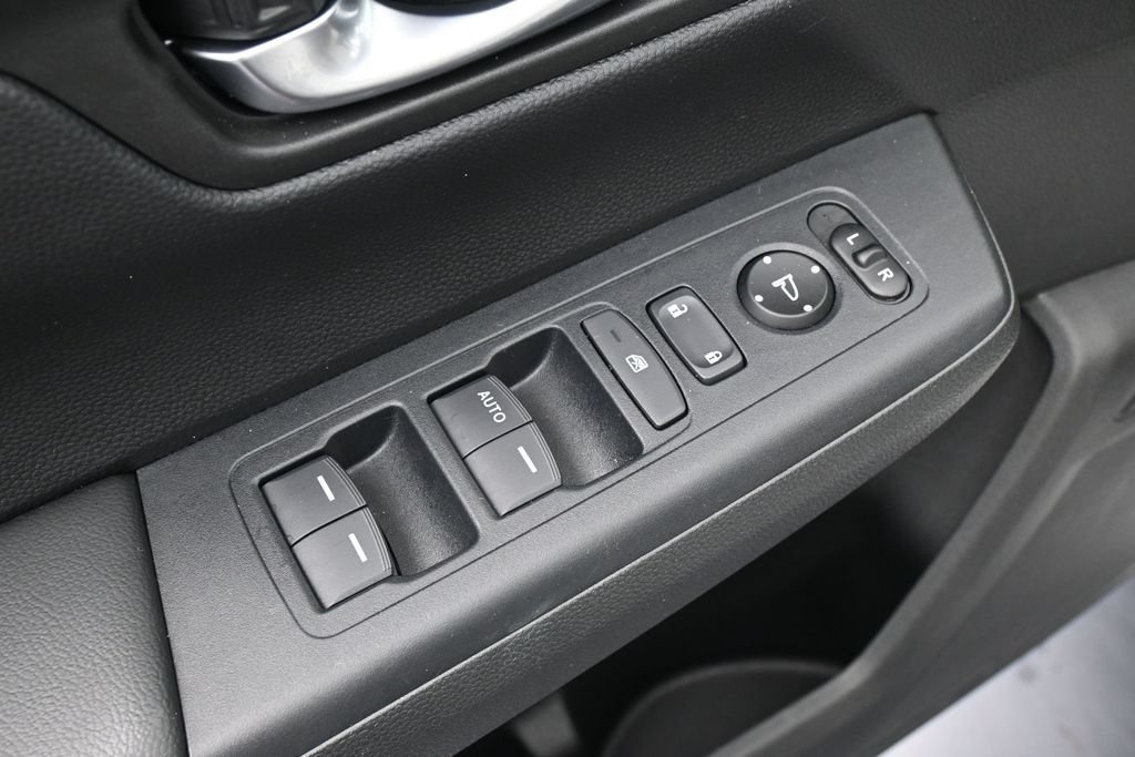 Used 2025 Honda CR-V LX image 14