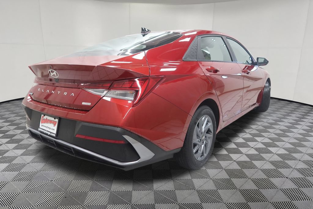 Used 2024 Hyundai Elantra Blue FWD image 8
