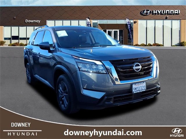 Used 2024 Nissan Pathfinder SV image 3