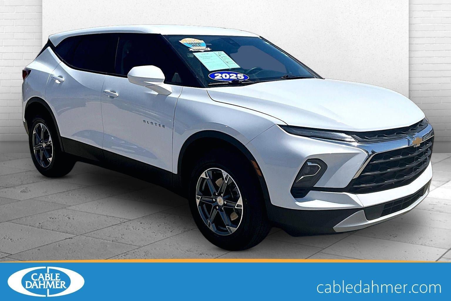 Used 2025 Chevrolet Blazer LT FWD image 1