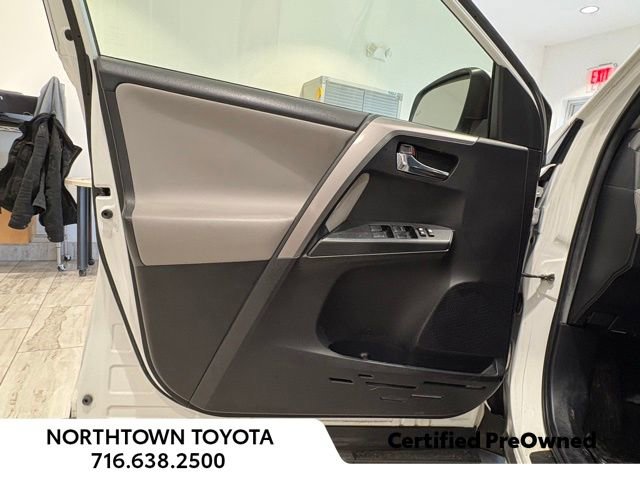 Used 2016 Toyota RAV4 XLE w/ Convenience Package image 5