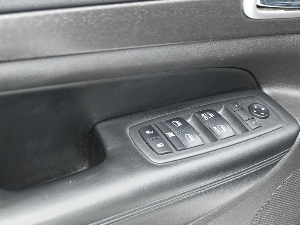 Used 2018 Jeep Grand Cherokee Altitude image 15