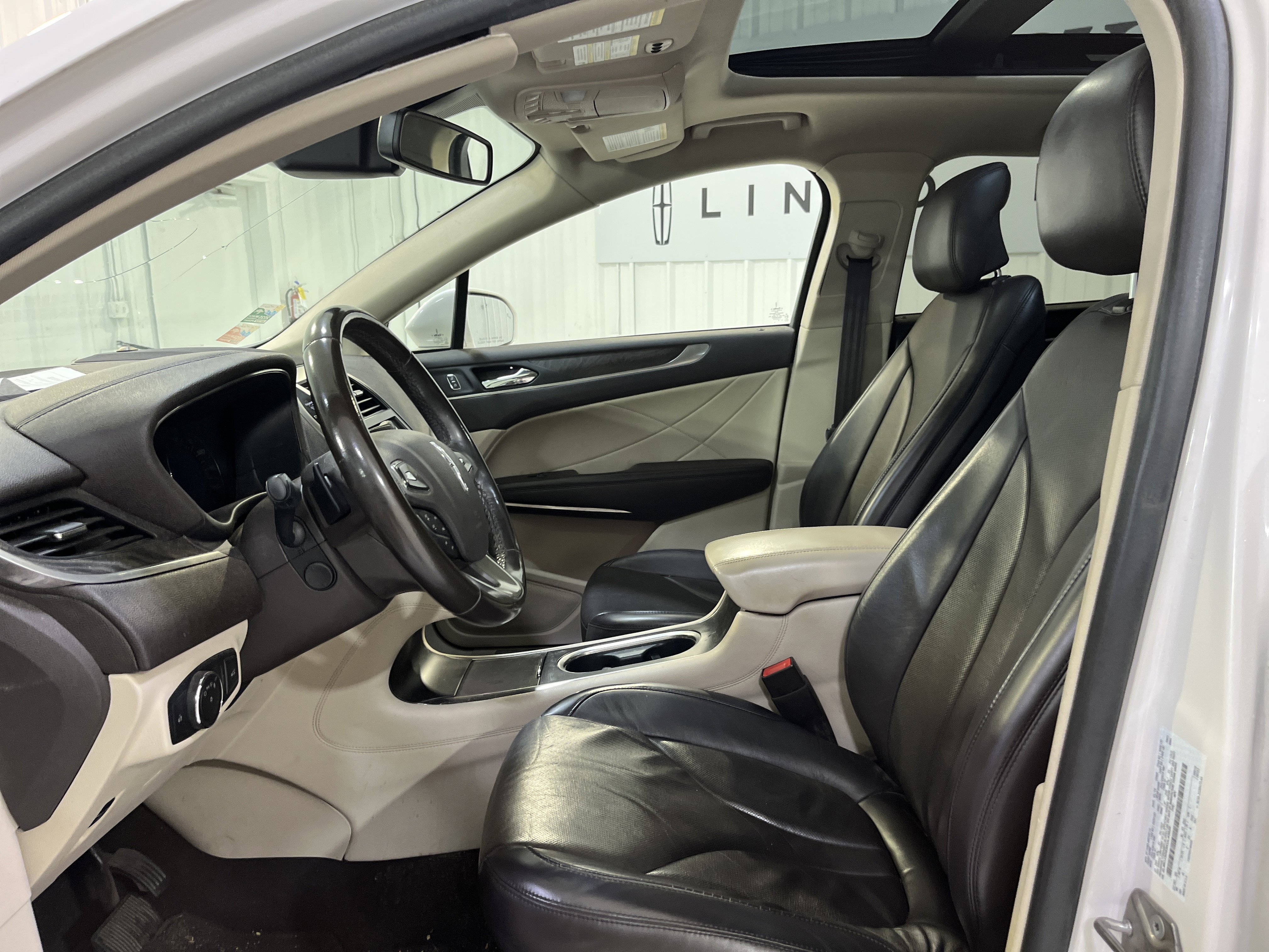 Used 2019 Lincoln MKC Reserve w/ MKC Climate Package image 8