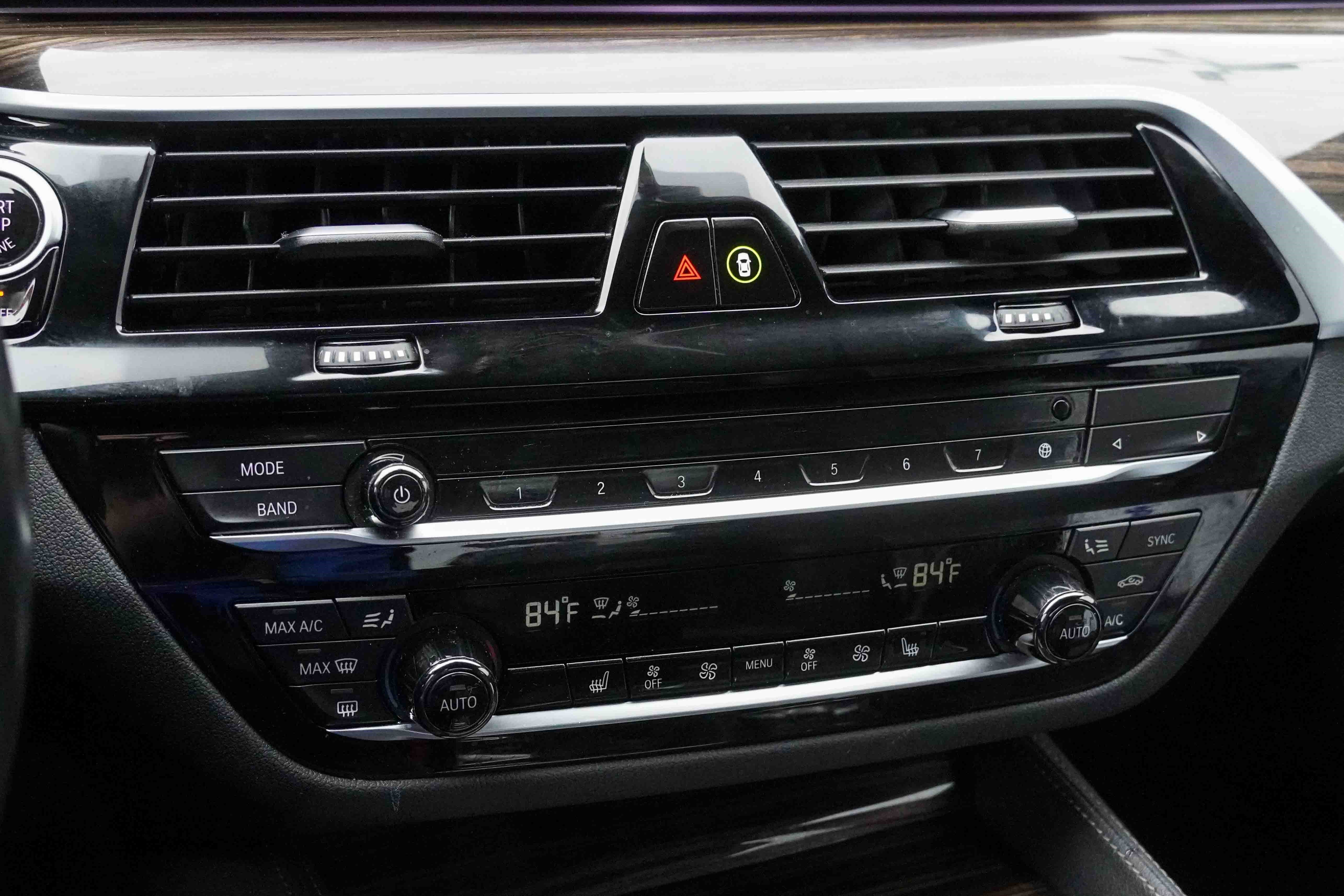 Used 2022 BMW M550i xDrive w/ Executive Package image 30