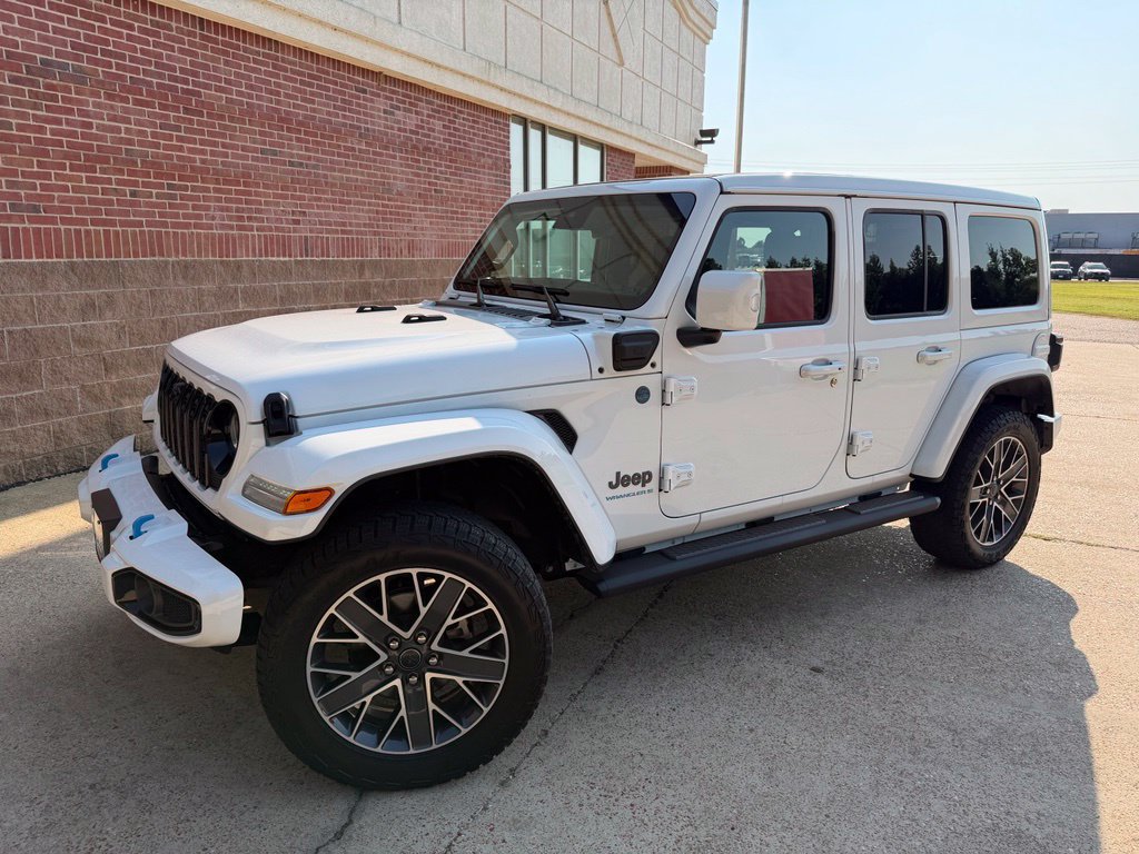 Used 2024 Jeep Wrangler High Altitude AWD/4WD image 2
